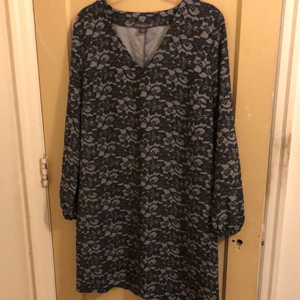 Cute floral lace-print, long sleeved shift dress.